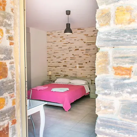 Holiday Rooms Apartment Otziás