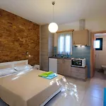 Holiday Rooms Апартаменты *