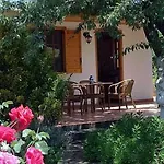 Апартаменты Holiday Rooms Otzias