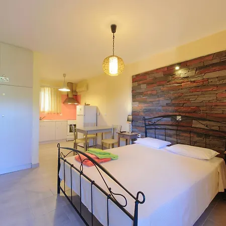 Holiday Rooms *